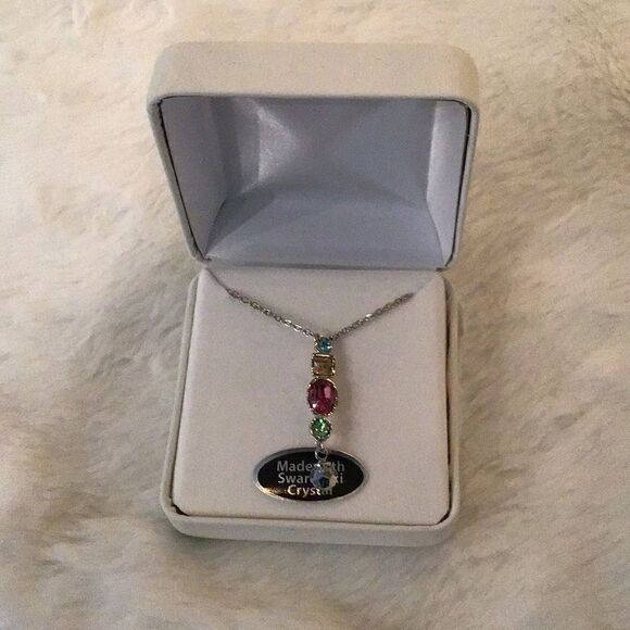 Swarovski Crystal Pendant Necklace. - Picture 3 of 7